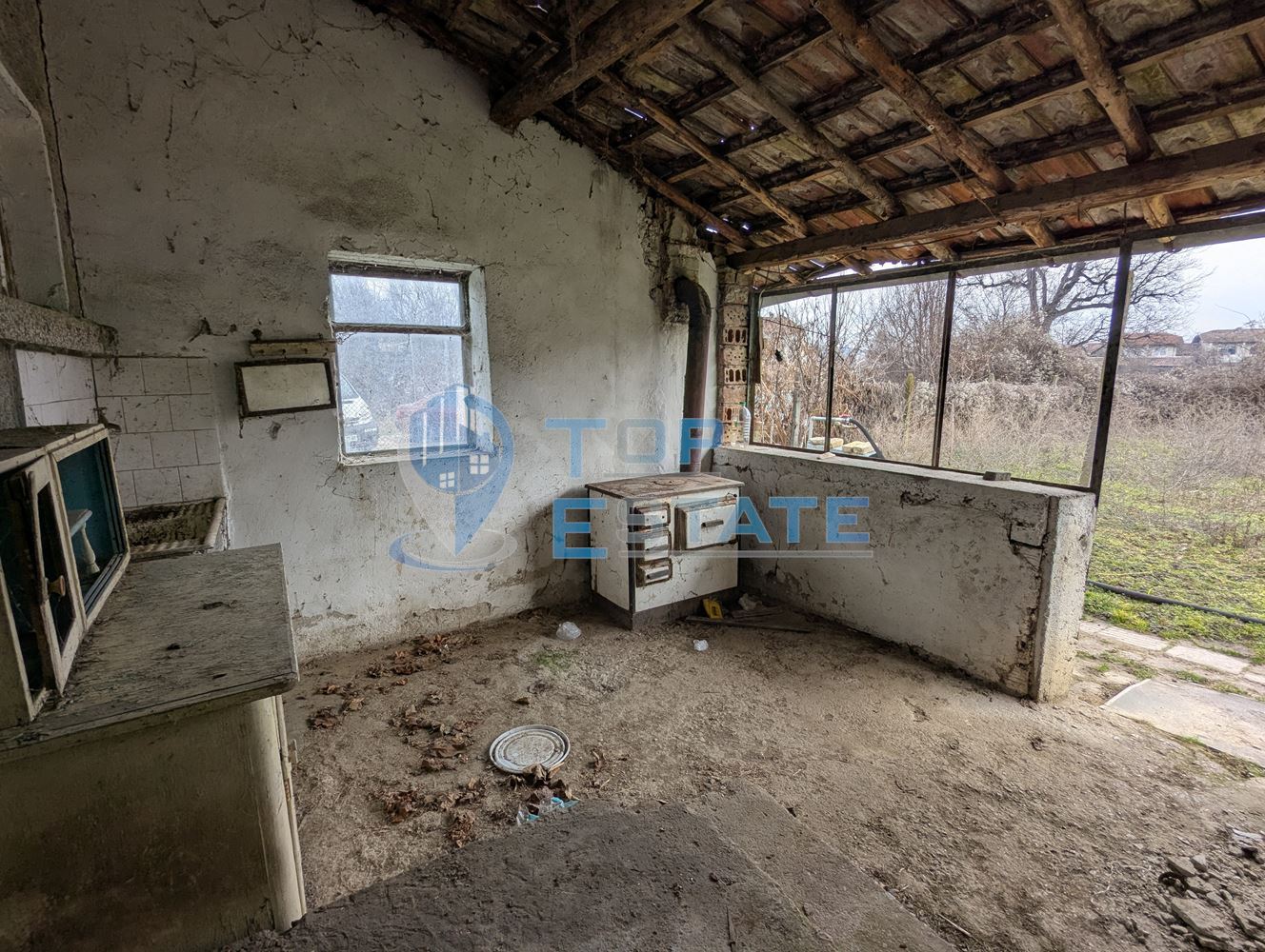 Двуетажна масивна къща в град Стражица, област Велико Търново - 0