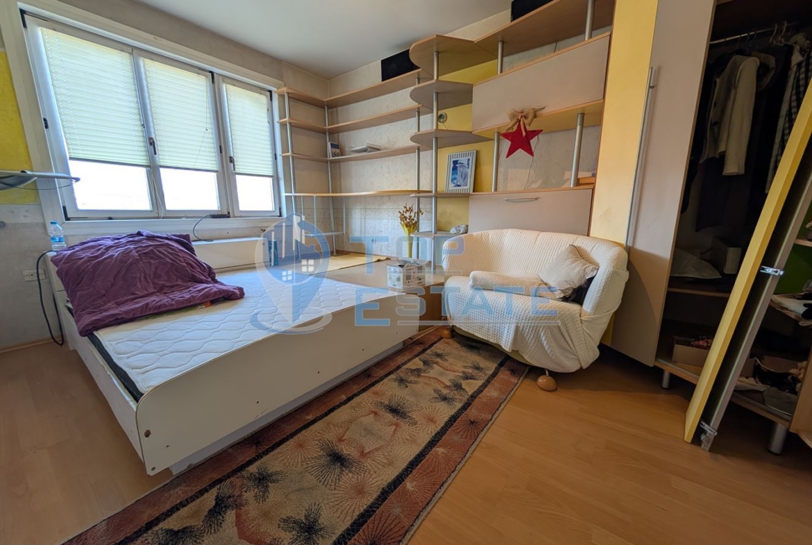 Тухлен тризонет в квартал Зона Б на град Велико Търново - 0