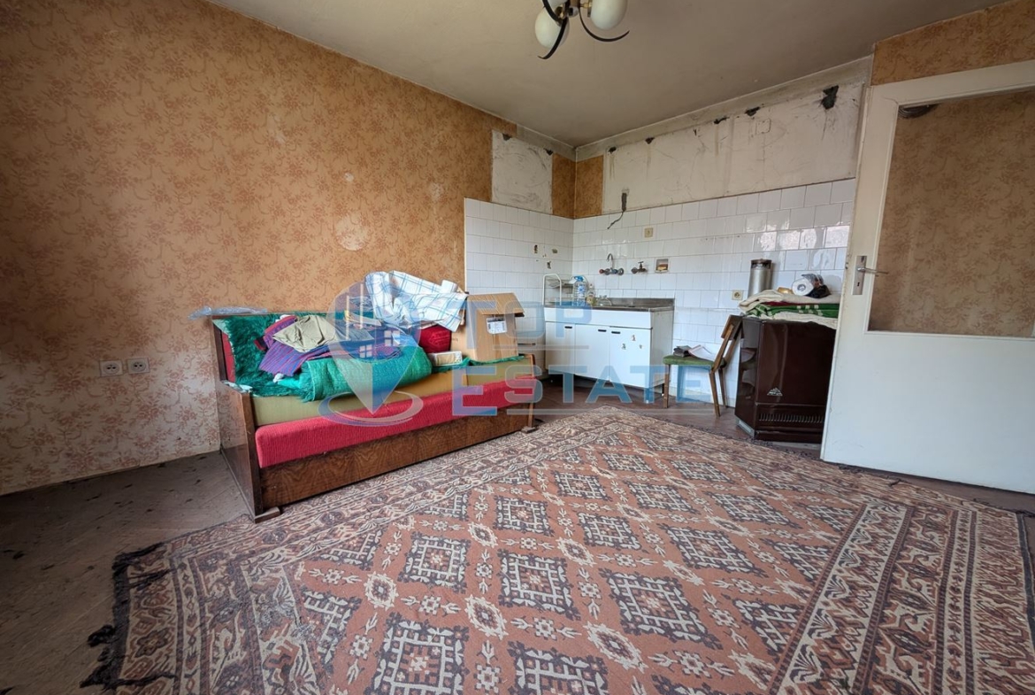 Четиристаен апартамент в центъра на град Елена - 0