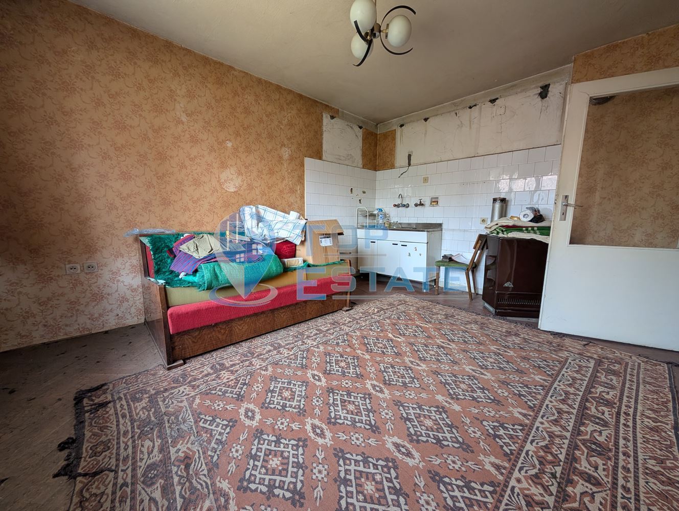 Четиристаен апартамент в центъра на град Елена - 0