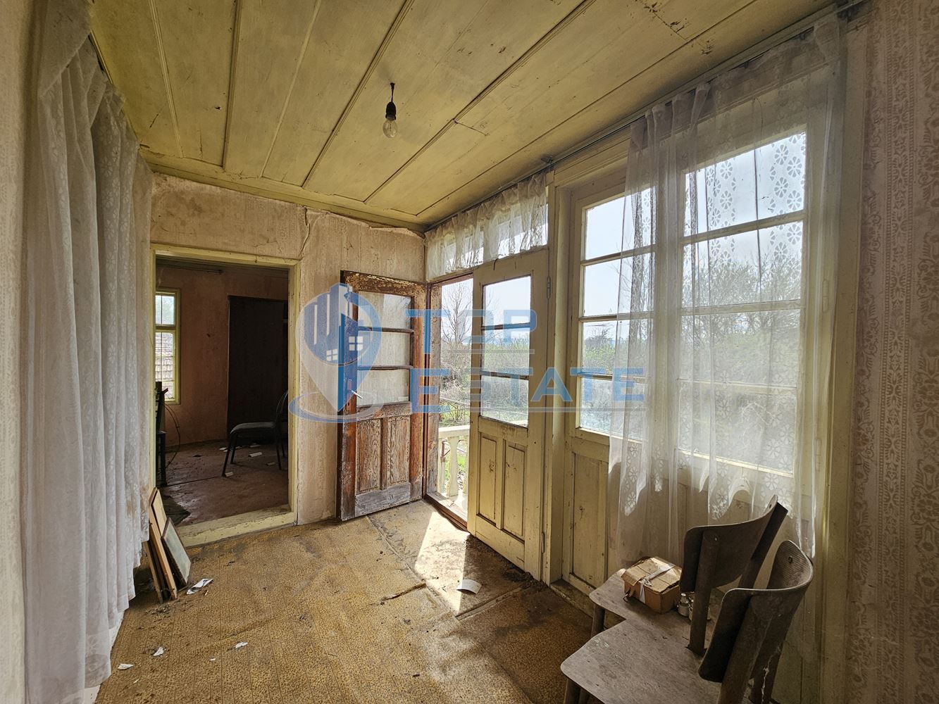 Двуетажна къща с голям двор в село Върбица, област Велико Търново - 0