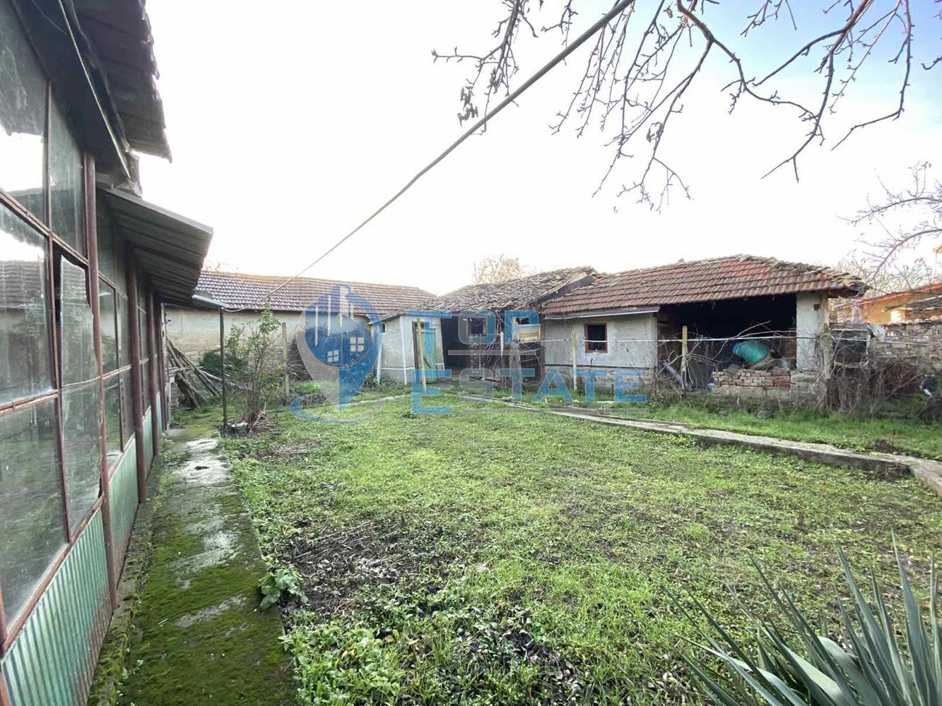 Едноетажна къща с гараж в с. Козаревец, област Велико Търново-0 Едноетажна къща с гараж в с. Козаревец, област Велико Търново - 0