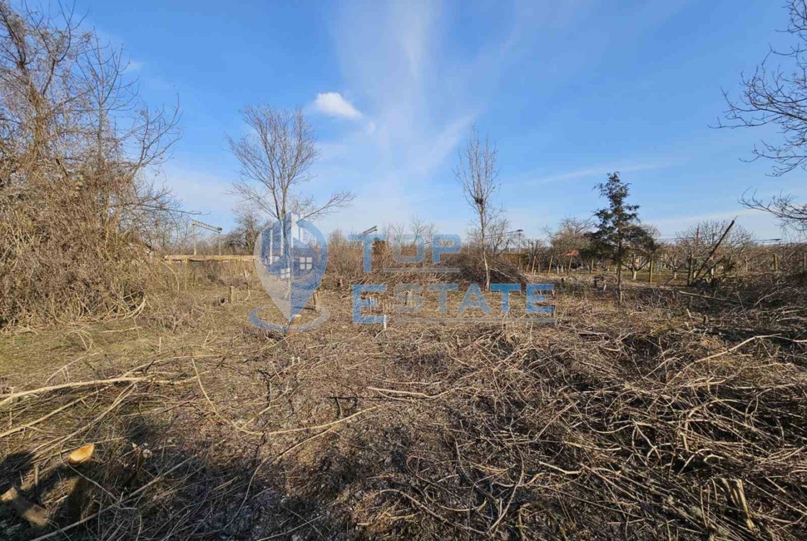 Голям парцел в регулация в село Козаревец, община Лясковец, област Велико Търново - 0