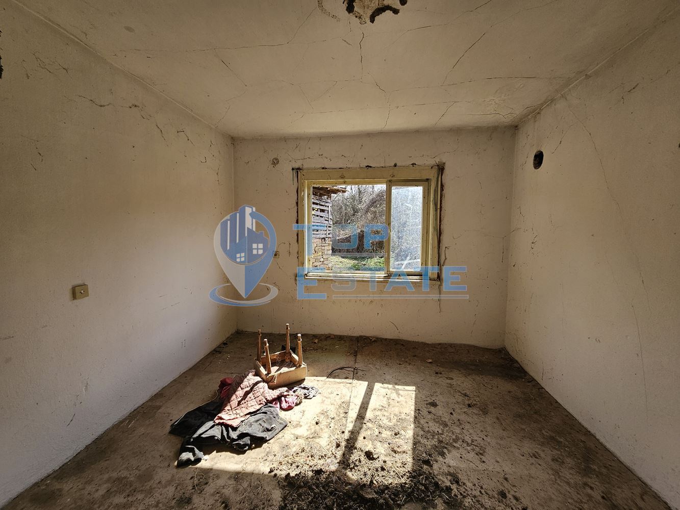 Тухлена къща с двор в село Горско Калугерово-0 Тухлена къща с двор в село Горско Калугерово - 0