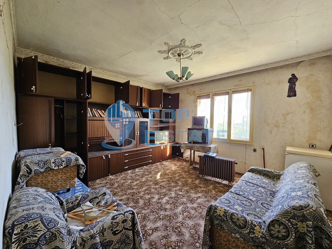 Тухлена къща с вътрешна тоалетна, гараж и голям двор в село Българско сливово, област В. Търново - 0