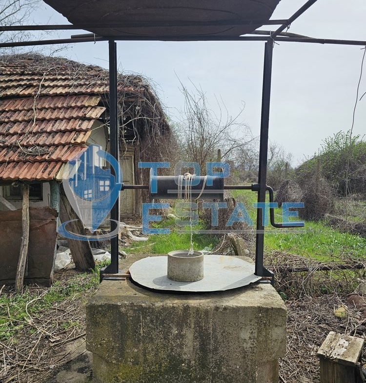 Двуетажна къща с голям двор в село Върбица, област Велико Търново - 0