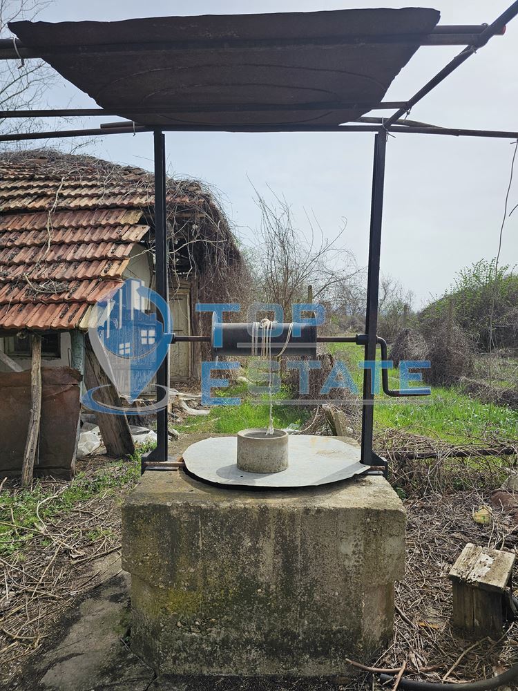 Двуетажна къща с голям двор в село Върбица, област Велико Търново - 0