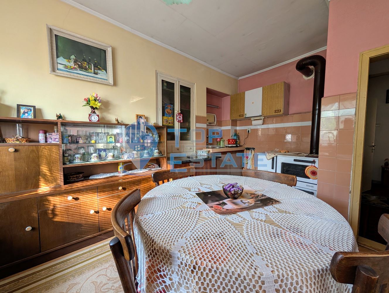 Едноетажна къща с множество стопански постройки и голям двор в село Хаджидимитрово - 0