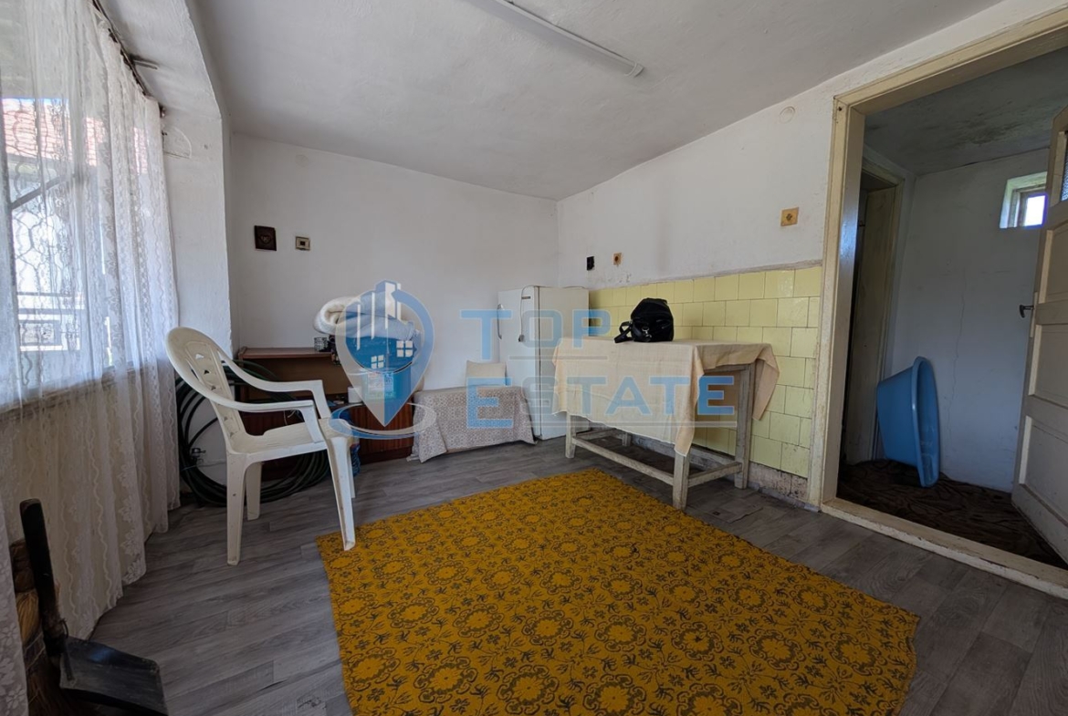 Едноетажна тухлена къща с гараж в село Павел - 0