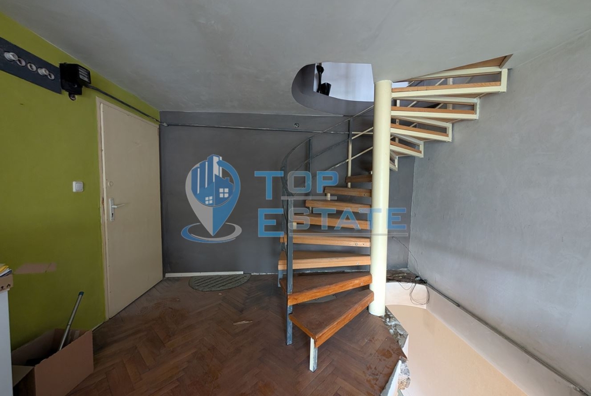 Тухлен тризонет в квартал Зона Б на град Велико Търново - 0