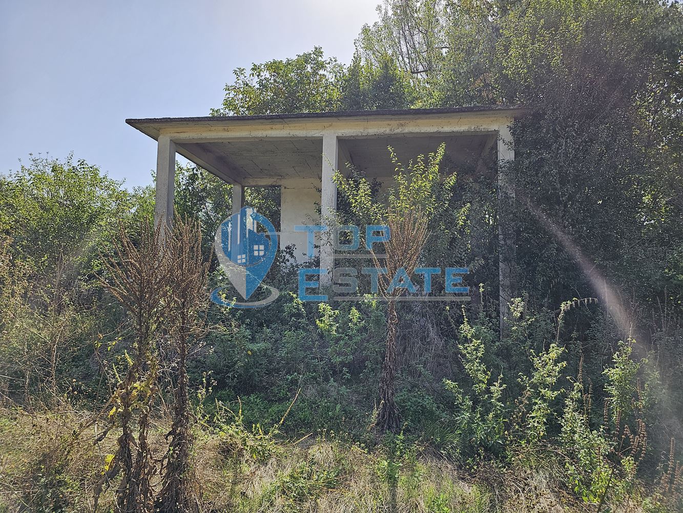 Промишлен имот с огромен парцел с трафопост в село Садина-0 Промишлен имот с огромен парцел с трафопост в село Садина - 0