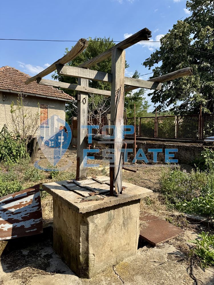 Тухлена къща с кладенец в село Добри дял, област Велико Търново - 0