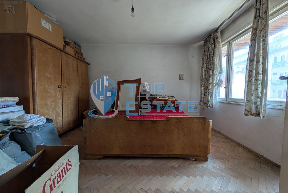 Четиристаен апартамент в центъра на град Елена - 0