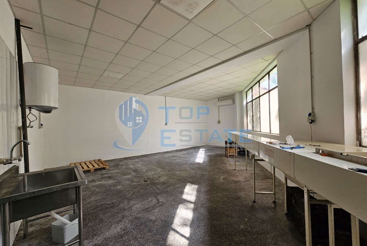 Промишленa сграда със собствен трафопост на главен път Русе - Свиленград в село Поликраище - 0