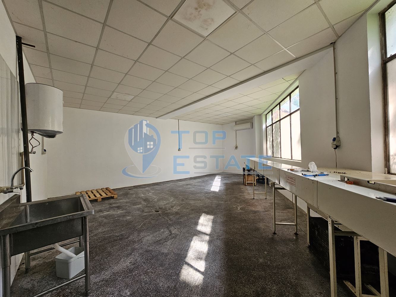 Промишленa сграда със собствен трафопост на главен път Русе - Свиленград в село Поликраище - 0