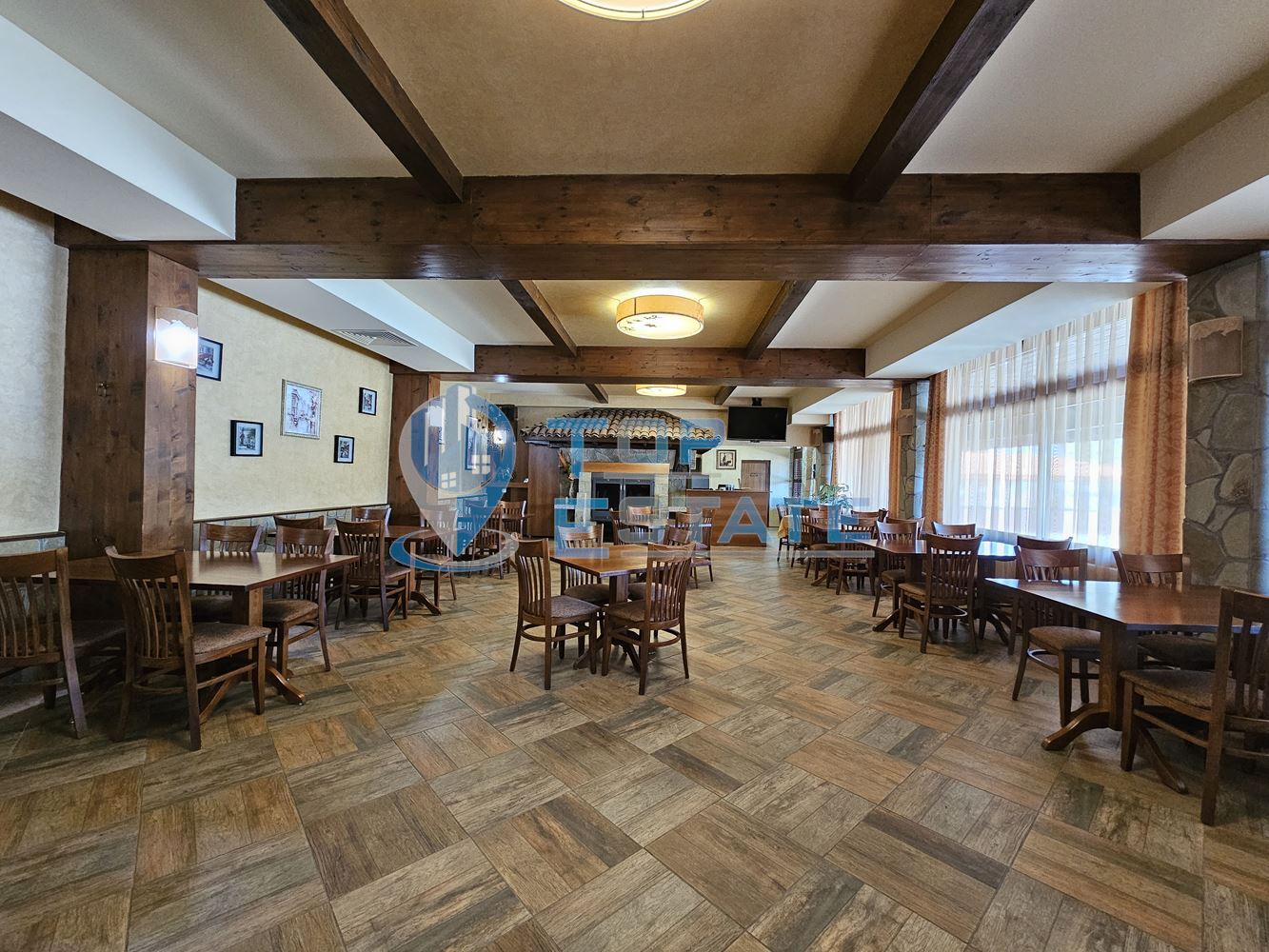 Хотел с три басейна и прекрасна панорама над гр. Лясковец-0 Хотел с три басейна и прекрасна панорама над гр. Лясковец - 0