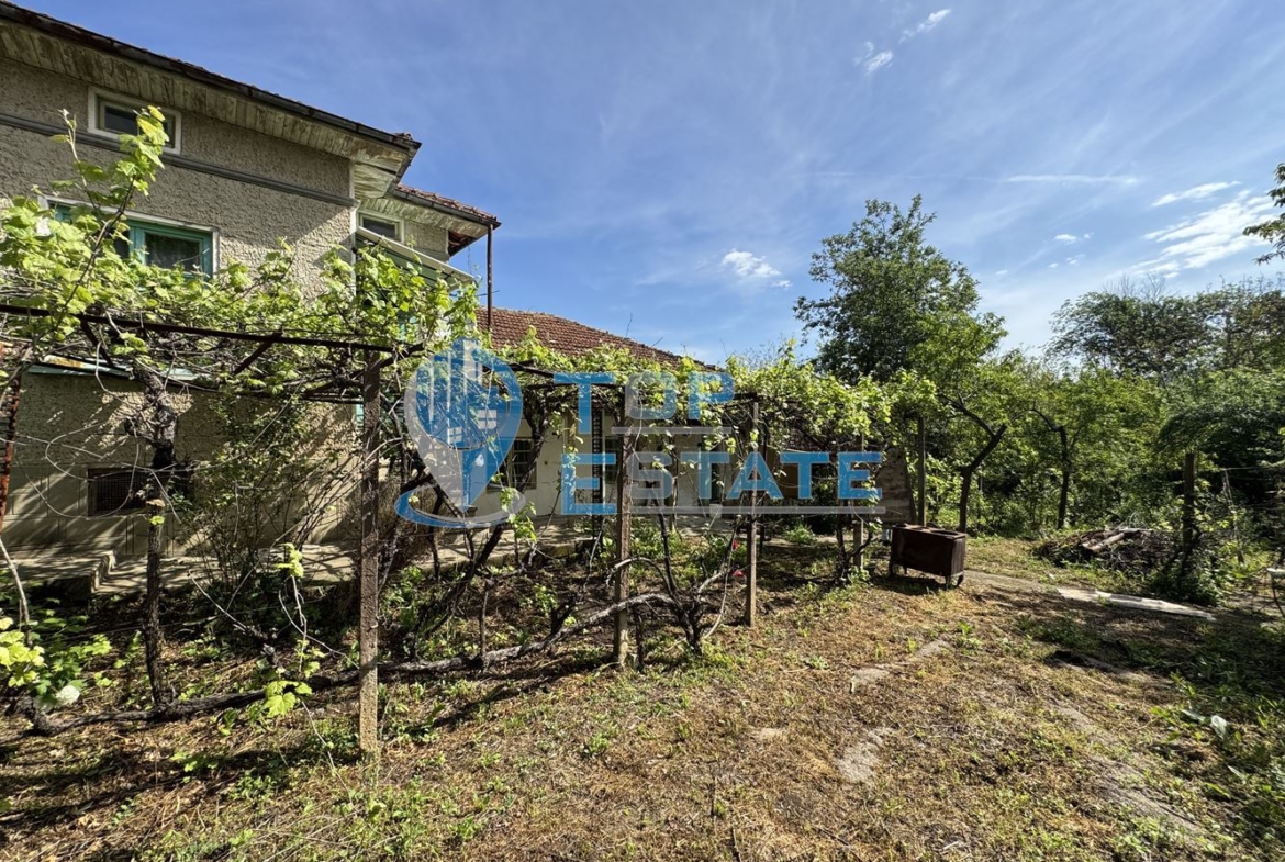 Тухлена къща с допълнителни постройки в село Миндя, област Велико Търново - 0