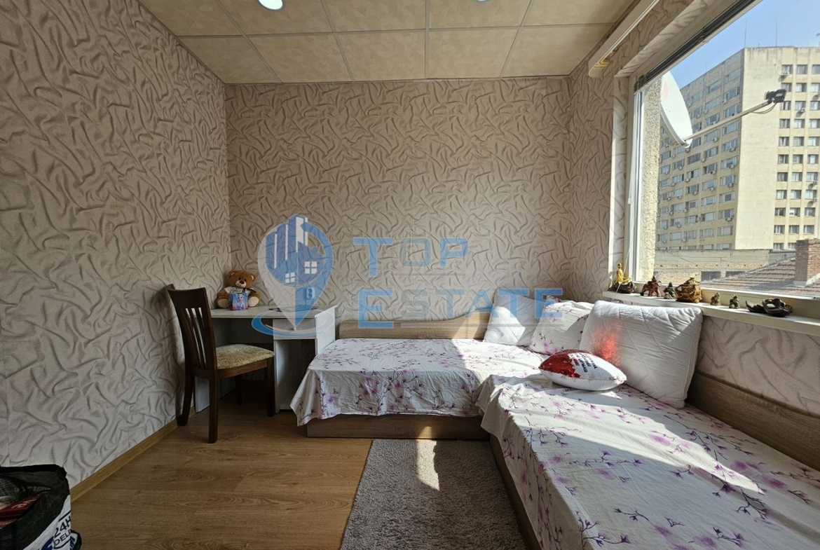 Обзаведен и ремонтиран двустаен тухлен апартамент в Горна Оряховица, квартал Гарата - 0