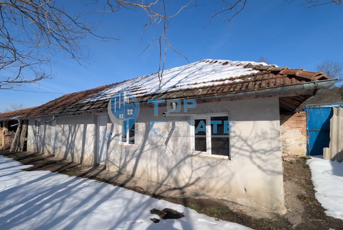 Промишлено помещение в покрайнините на град Борово, област Русе - 0