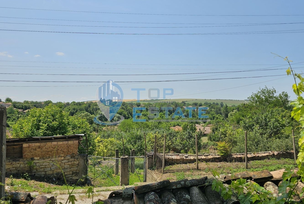 Здрава тухлена къща с три спални в село Копривец, област Русе - 0