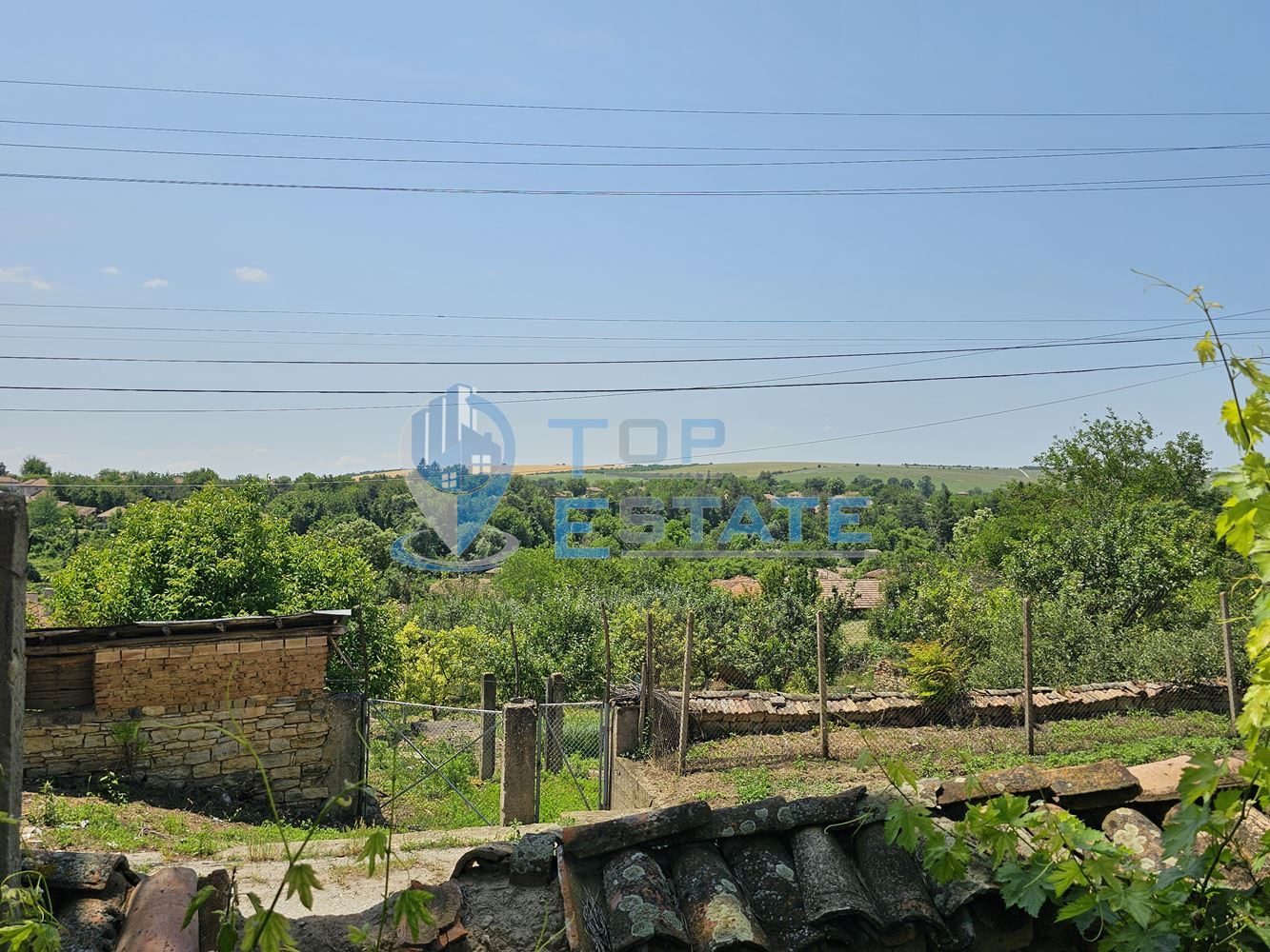 Здрава тухлена къща с три спални в село Копривец, област Русе - 0