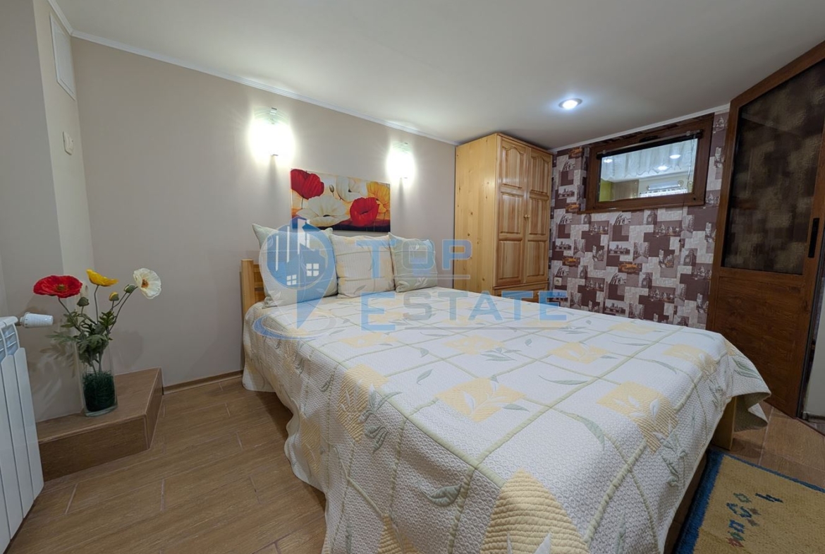 Реновирана двуетажна къща в Тревненския балкан - 0