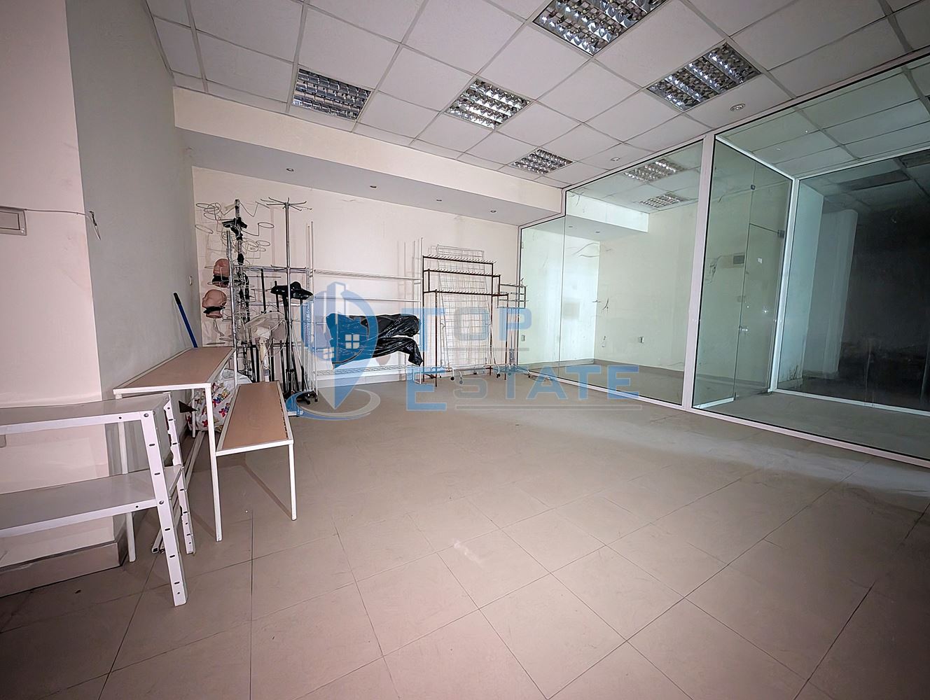 Две помещения за търговска дейност в централната част на град Велико Търново - 0