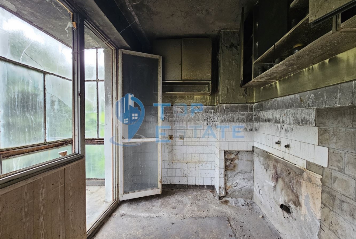 Двустаен панелен апартамент на междинен етаж в квартал Чолаковци, град Велико Търново - 0