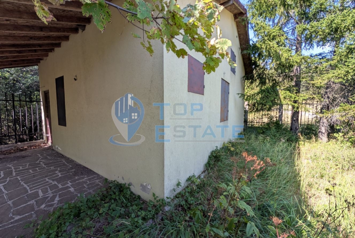 Едноетажна къща в централната част на Стара планина, в землището на село Станчов хан - 0