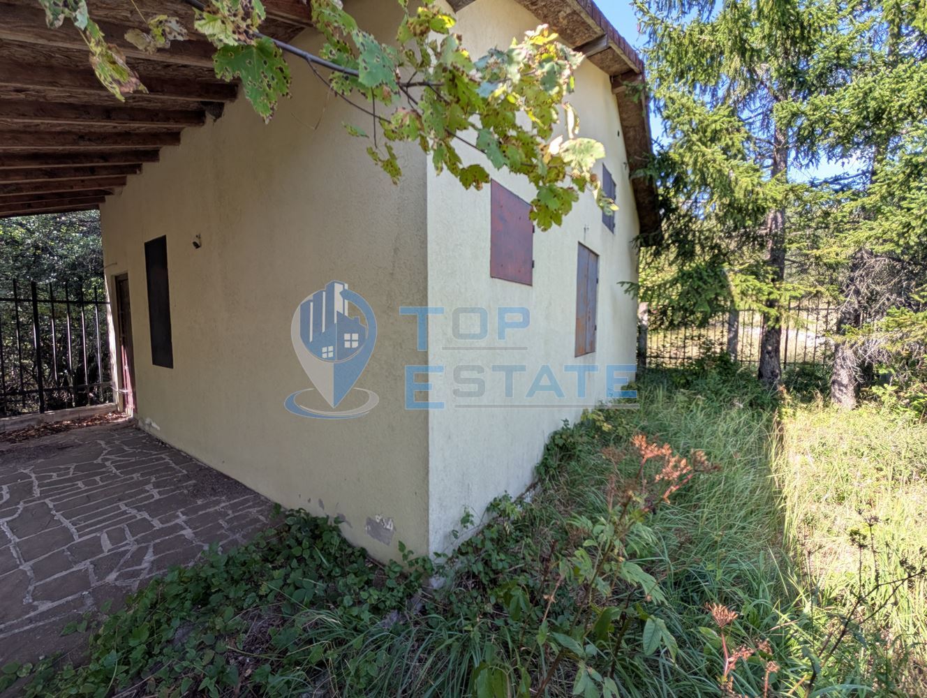 Едноетажна къща в централната част на Стара планина, в землището на село Станчов хан - 0