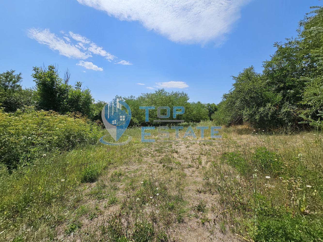 Голям панорамен парцел с къща на груб строеж със завършен покрив в село Славейково, област Габрово-0 Голям панорамен парцел с къща на груб строеж със завършен покрив в село Славейково, област Габрово - 0