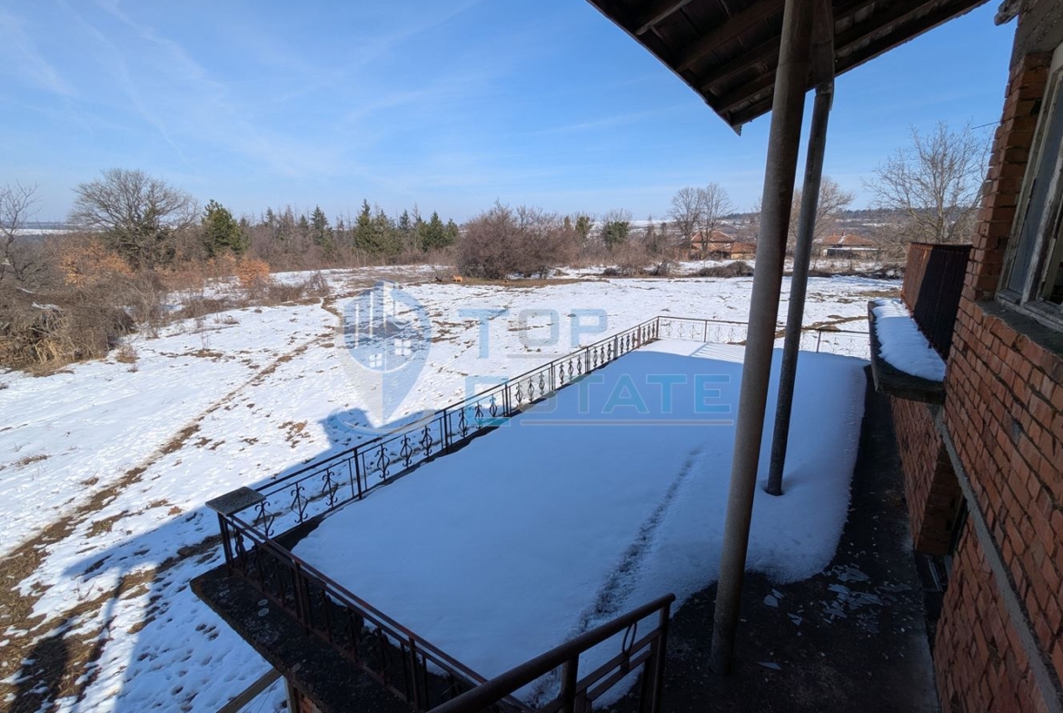 Двуетажна масивна къща с красива гледка в град Борово, област Русе - 0