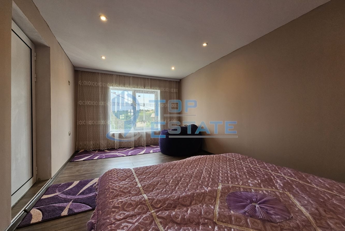 Двуетажна обзаведена и ремонтирана къща с три спални в село Страхилово, област Велико Търново - 0