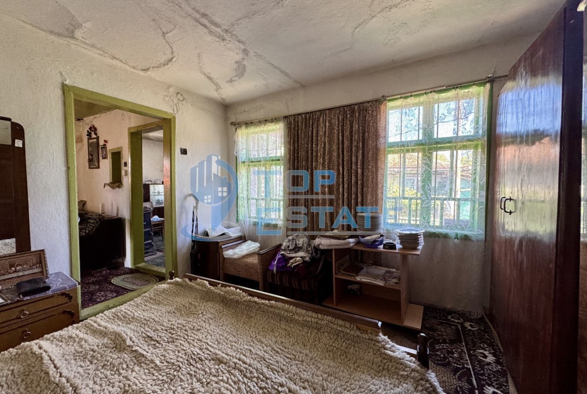 Здрава къща във високата част на село Джулюница, област Велико Търново - 0