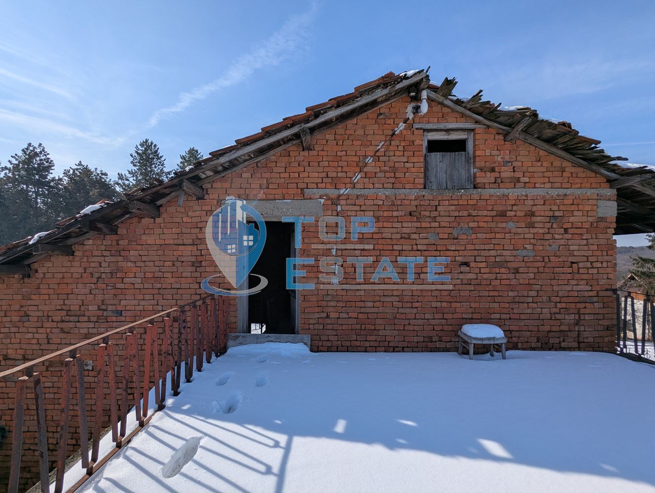 Двуетажна масивна къща с красива гледка в град Борово, област Русе-0 Двуетажна масивна къща с красива гледка в град Борово, област Русе - 0