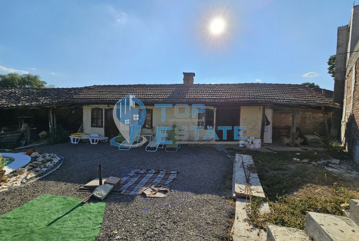 Двуетажна къща на груб строеж с втора къща и басейн с панорама в село Леденик - 0