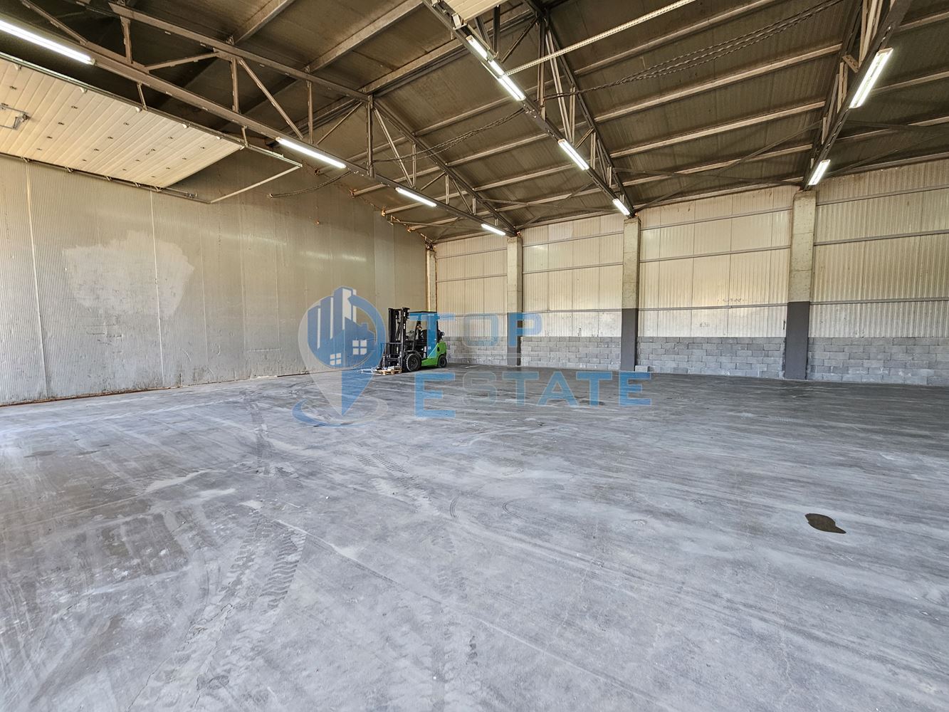 Просторен склад под наем на главен път София – Варна-0 Просторен склад под наем на главен път София - Варна - 0