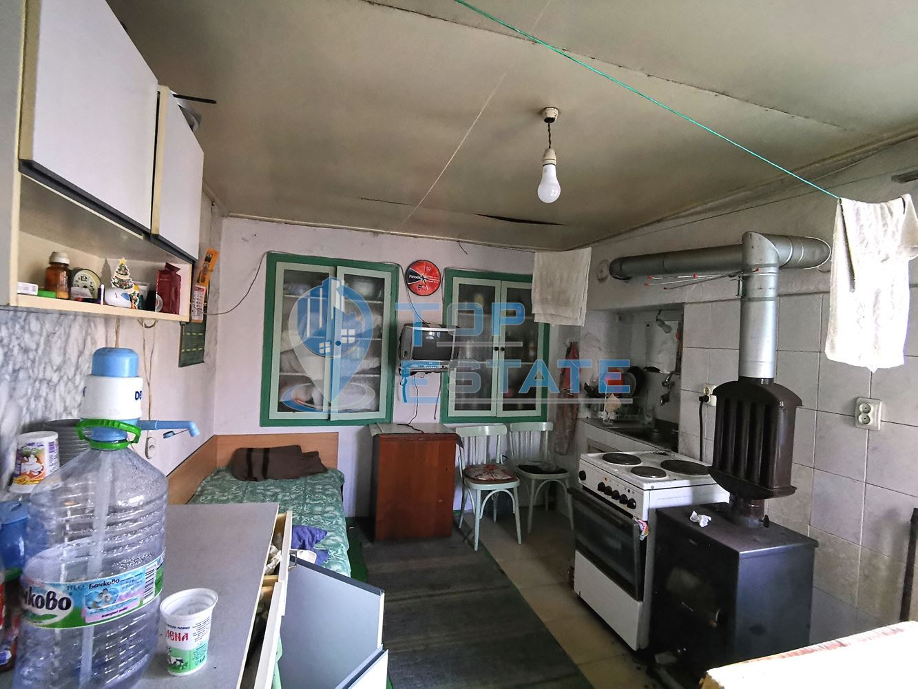 Двуетажна тухлена къща с вътрешна баня с тоалетна в с. Дъскот-0 Двуетажна тухлена къща с вътрешна баня с тоалетна в с. Дъскот - 0