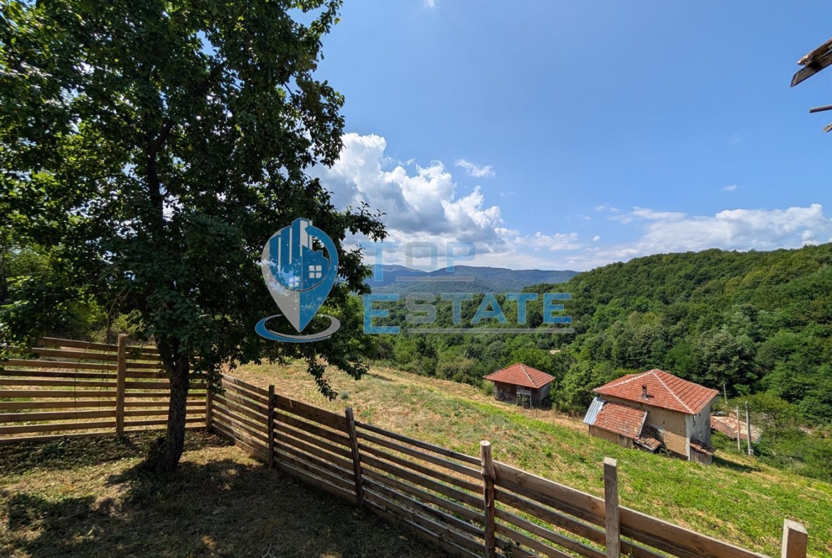 Двуетажна къща с уникална панорамна гледка в Тревненския балкан - 0