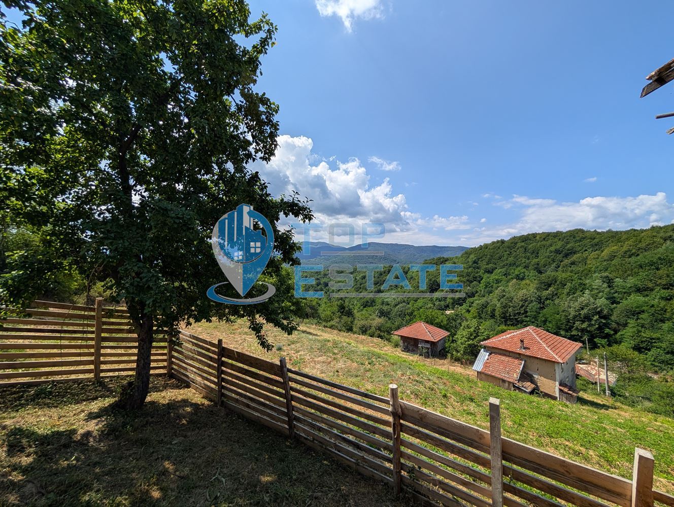 Двуетажна къща с уникална панорамна гледка в Тревненския балкан - 0