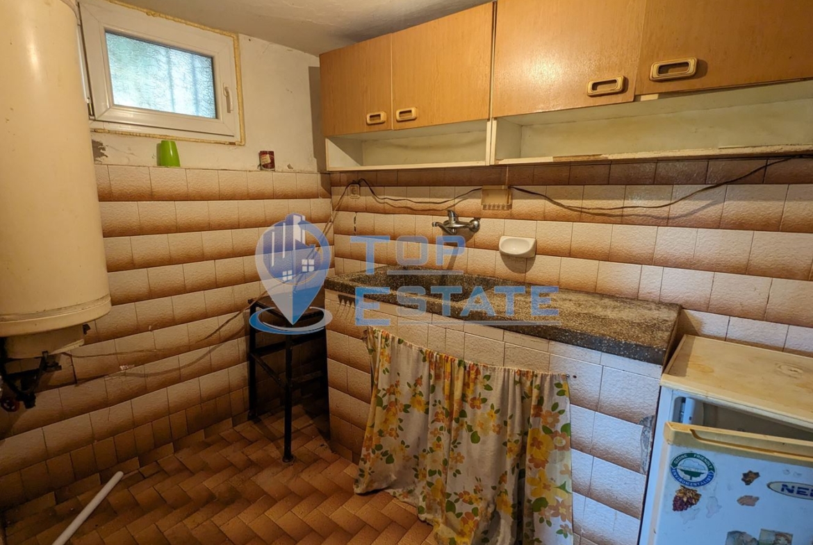 Двуетажна къща с кладенец и гараж в град Сухиндол - 0