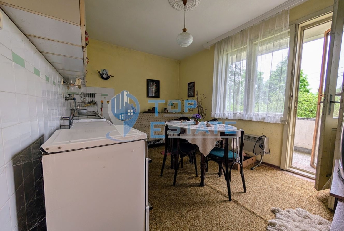 Двуетажна тухлена къща с панорамна гледка в град Плачковци - 0