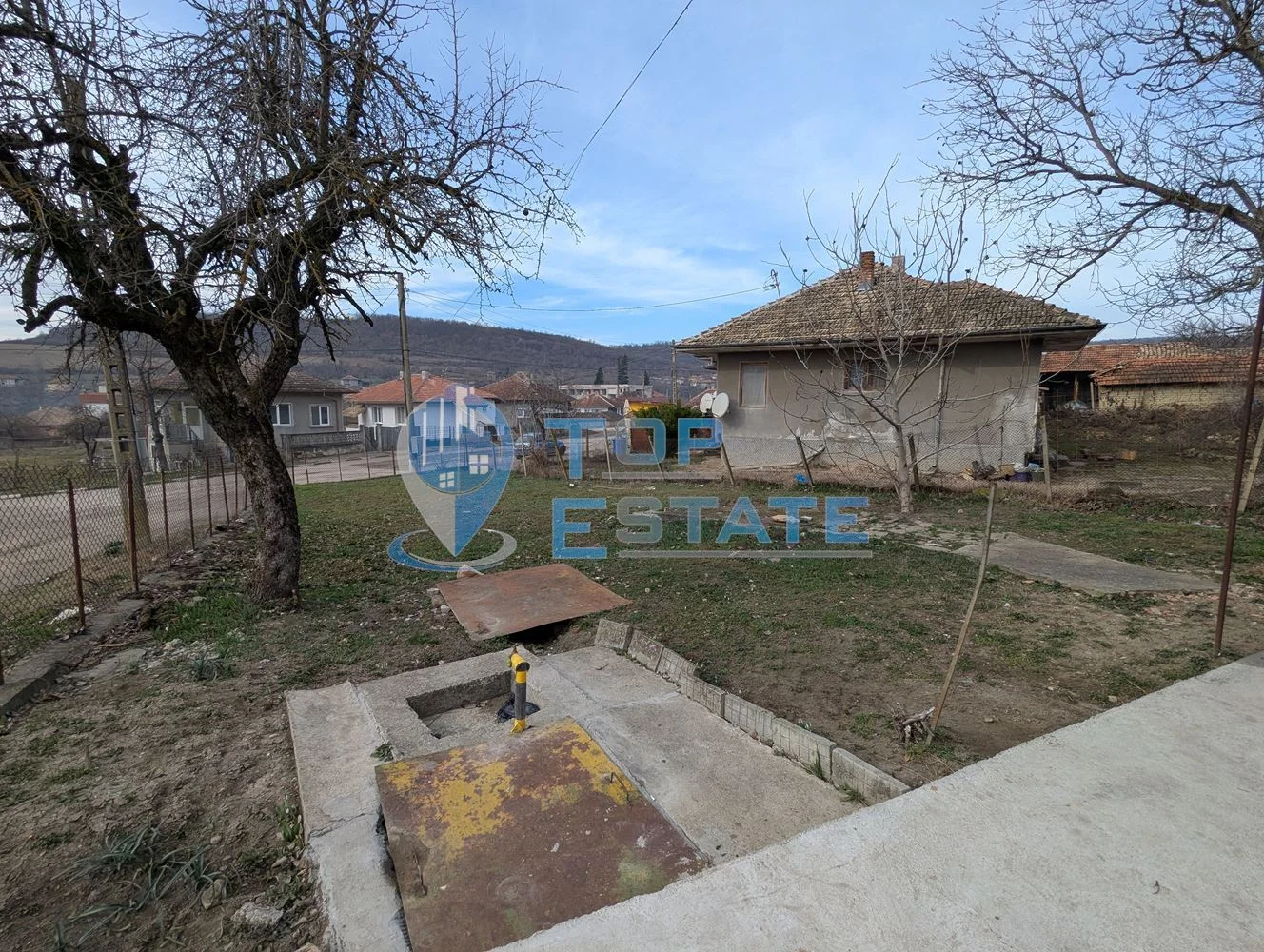 Ремонтирана масивна къща с голям и поддържан двор в село Асеново, община Стражица, област Велико Търново - 0