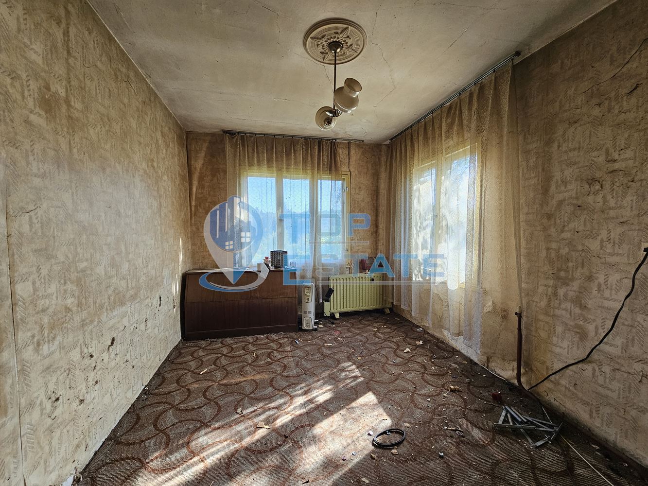 Тухлена къща с вътрешна тоалетна, гараж и голям двор в село Българско сливово, област В. Търново - 0