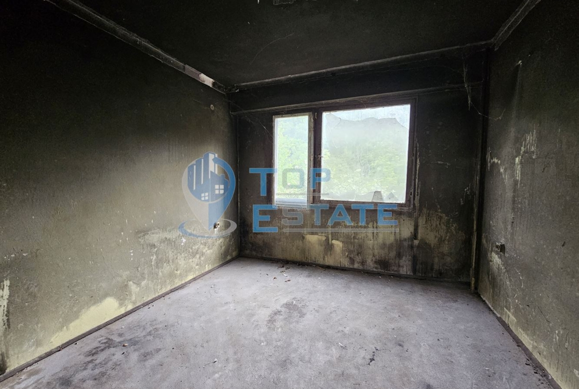 Двустаен панелен апартамент на междинен етаж в квартал Чолаковци, град Велико Търново - 0