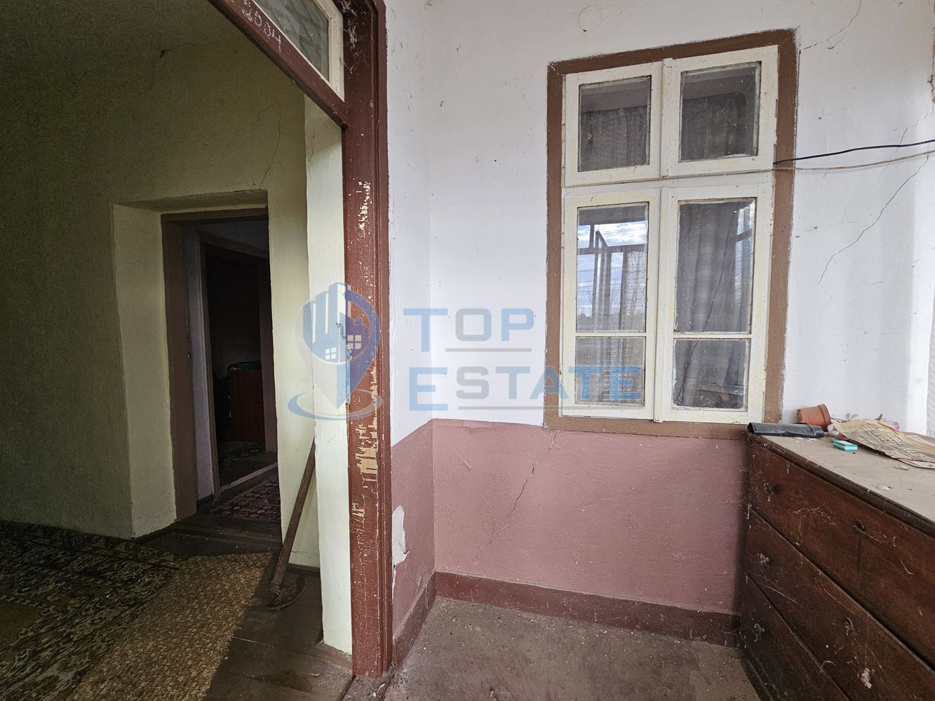 Тухлена къща с вътрешна тоалетна и голям двор в село Драгомирово, община Свищов - 0