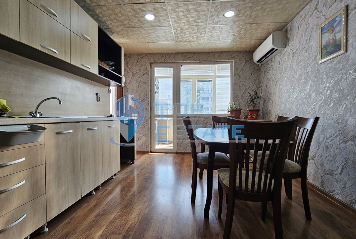 Обзаведен и ремонтиран двустаен тухлен апартамент в Горна Оряховица, квартал Гарата - 0