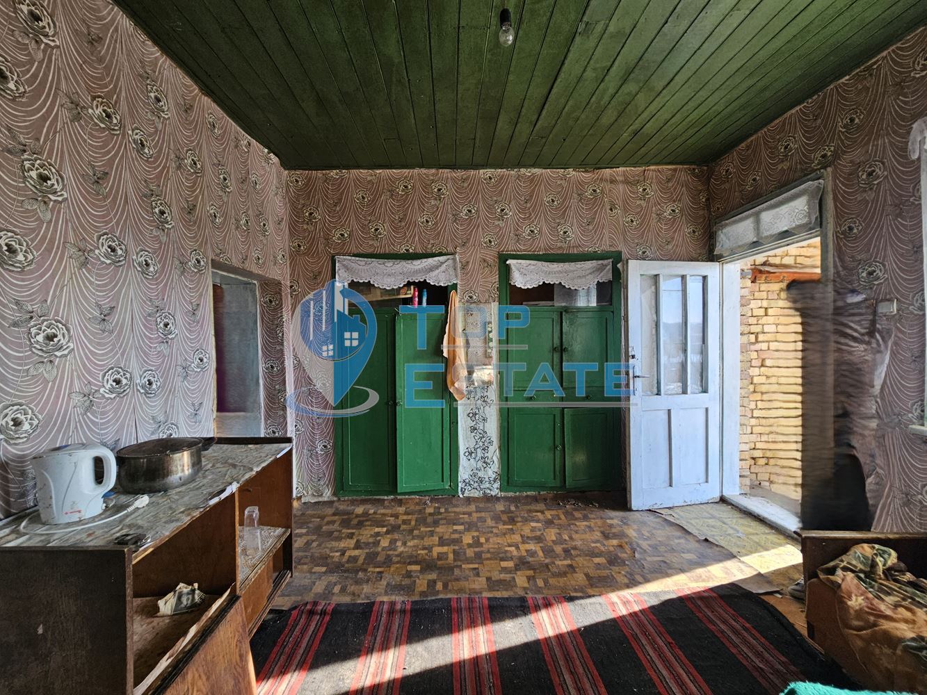 Голяма едноетажна тухлена къща с гараж в село Страхилово - 0