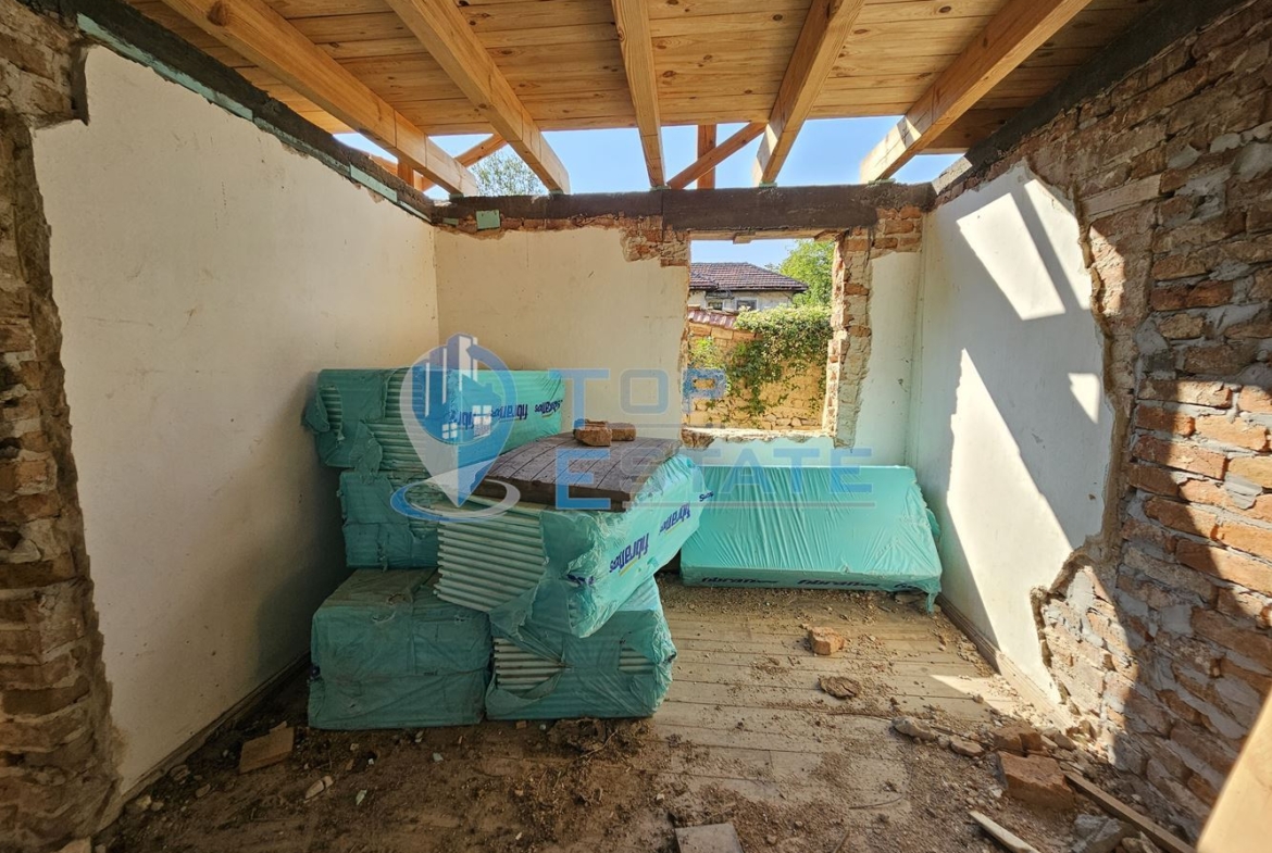 Къща с голям двор в село Горско Косово до язовир Александър Стамболийски - 0