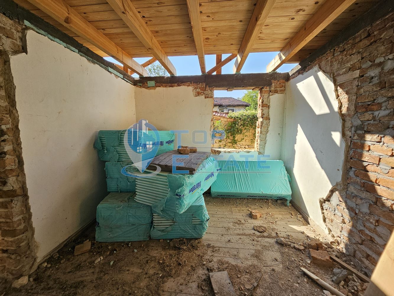 Къща с голям двор в село Горско Косово до язовир Александър Стамболийски - 0